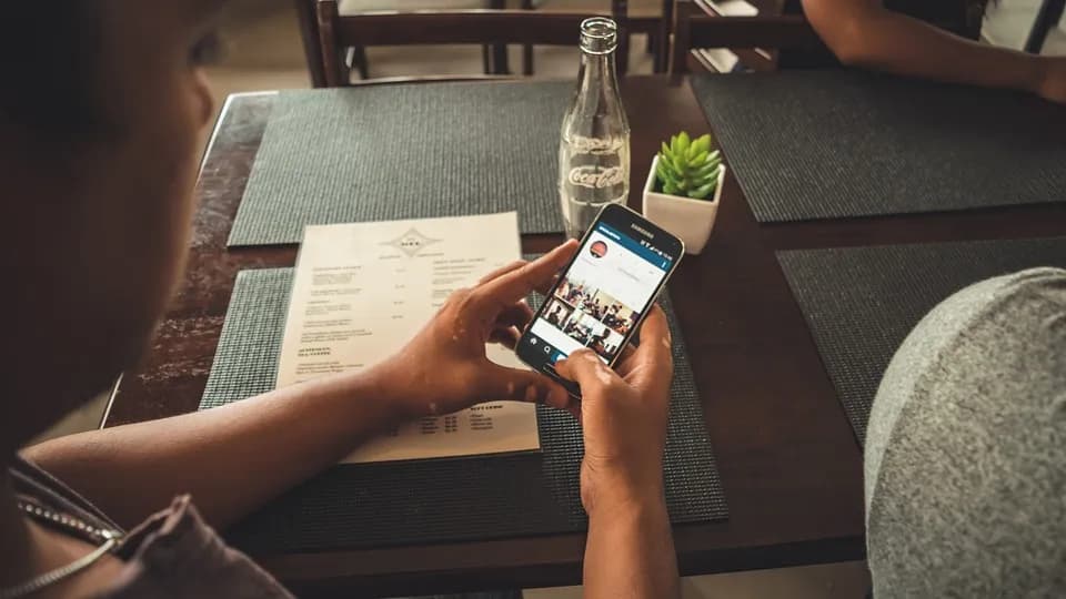 Mobile Website vs. Mobile App: Which Is Best For Your Organization